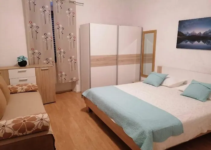 Miki 아파트 풀라